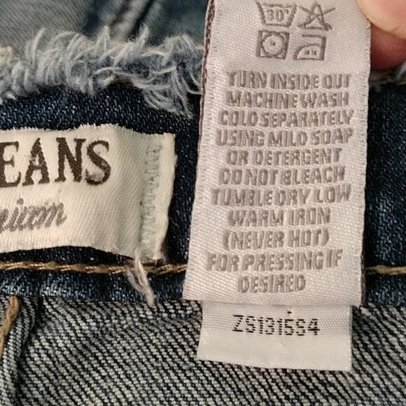 ZCO Jeans Frayed Waist Distressed Exposed Button Fly Midrise Shorts size… - Picture 12 of 12